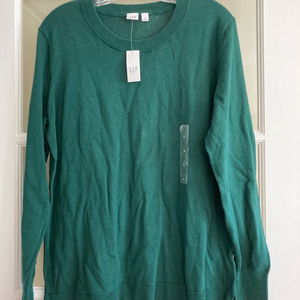 Gap emerald green crew neck sweater.  NWT.  Size Large.  Never worn.